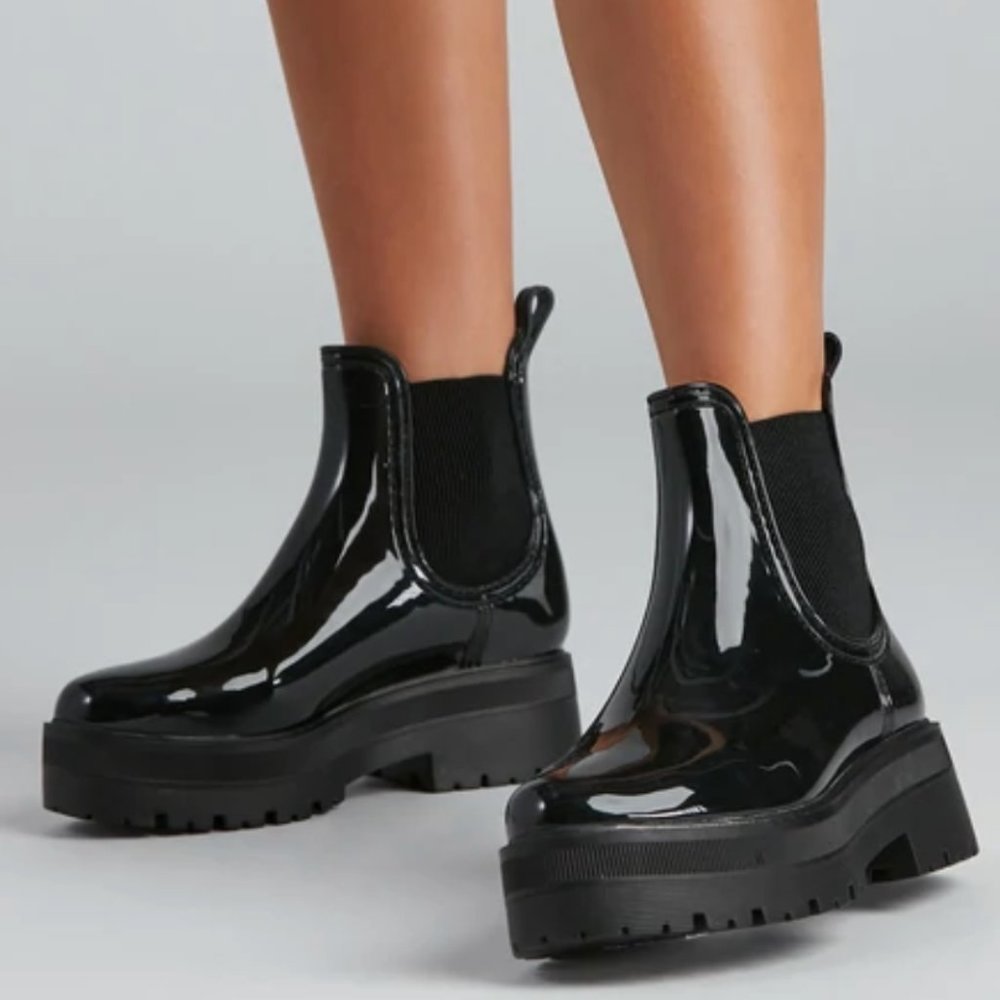 New Black Patent Chelsea Platform Rain Boots Ankle Booties - Picture 2 of 2